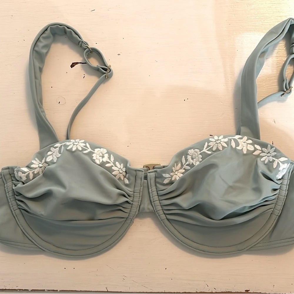 NWT Hollister L Bikini Top